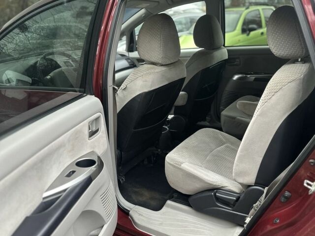 Красный Мицубиси Грандис, объемом двигателя 2.4 л и пробегом 300 тыс. км за 4850 $, фото 3 на Automoto.ua