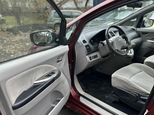 Красный Мицубиси Грандис, объемом двигателя 2.4 л и пробегом 300 тыс. км за 4850 $, фото 7 на Automoto.ua