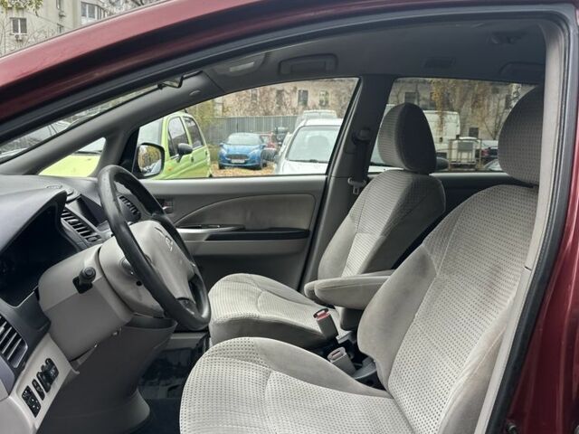 Красный Мицубиси Грандис, объемом двигателя 2.4 л и пробегом 300 тыс. км за 4850 $, фото 8 на Automoto.ua