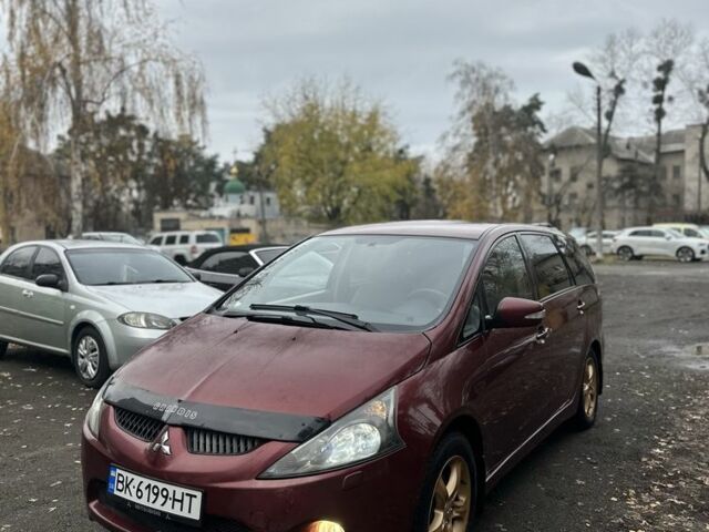 Красный Мицубиси Грандис, объемом двигателя 2.4 л и пробегом 300 тыс. км за 4850 $, фото 1 на Automoto.ua