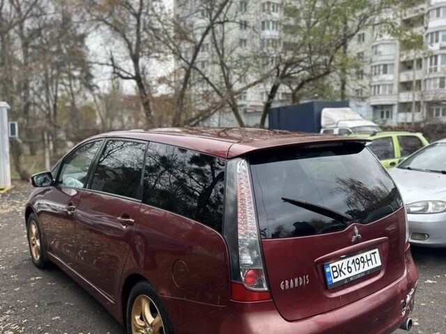 Красный Мицубиси Грандис, объемом двигателя 2.4 л и пробегом 300 тыс. км за 4850 $, фото 2 на Automoto.ua