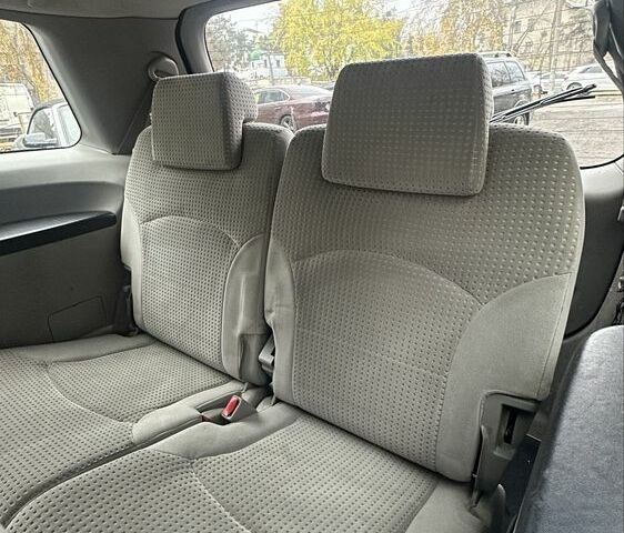 Красный Мицубиси Грандис, объемом двигателя 2.4 л и пробегом 300 тыс. км за 4850 $, фото 5 на Automoto.ua