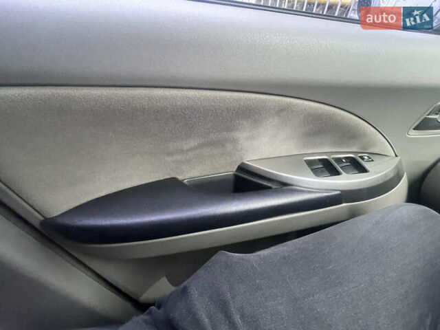 Красный Мицубиси Грандис, объемом двигателя 2.38 л и пробегом 117 тыс. км за 6999 $, фото 32 на Automoto.ua