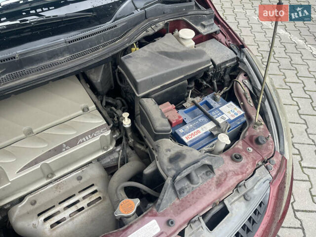 Красный Мицубиси Грандис, объемом двигателя 2.38 л и пробегом 117 тыс. км за 6999 $, фото 4 на Automoto.ua