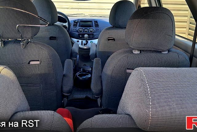 Мицубиси Грандис 2005 в Николаеве на Automoto.ua Красный Мицубиси Грандис, объемом двигателя 1.5 л и пробегом 300 тыс. км за 5300 $, фото 6 на Automoto.ua