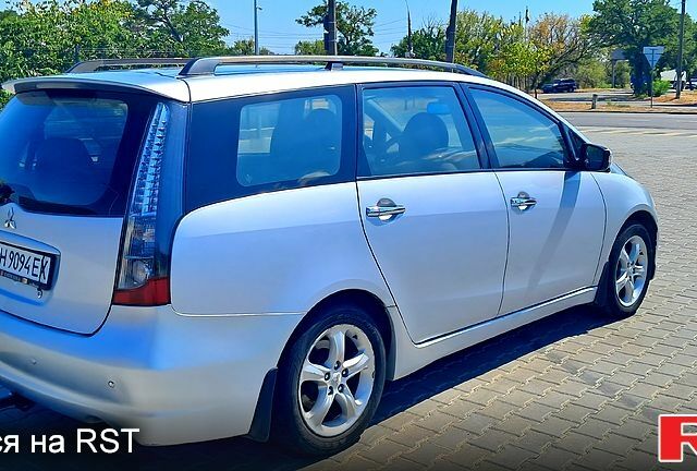 Мицубиси Грандис 2005 в Николаеве на Automoto.ua Красный Мицубиси Грандис, объемом двигателя 1.5 л и пробегом 300 тыс. км за 5300 $, фото 3 на Automoto.ua