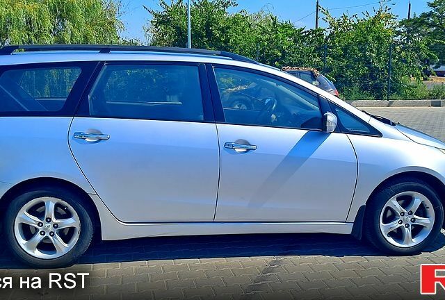 Мицубиси Грандис 2005 в Николаеве на Automoto.ua Красный Мицубиси Грандис, объемом двигателя 1.5 л и пробегом 300 тыс. км за 5300 $, фото 2 на Automoto.ua