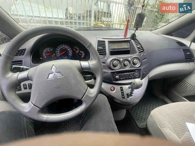 Красный Мицубиси Грандис, объемом двигателя 2.38 л и пробегом 117 тыс. км за 6999 $, фото 36 на Automoto.ua