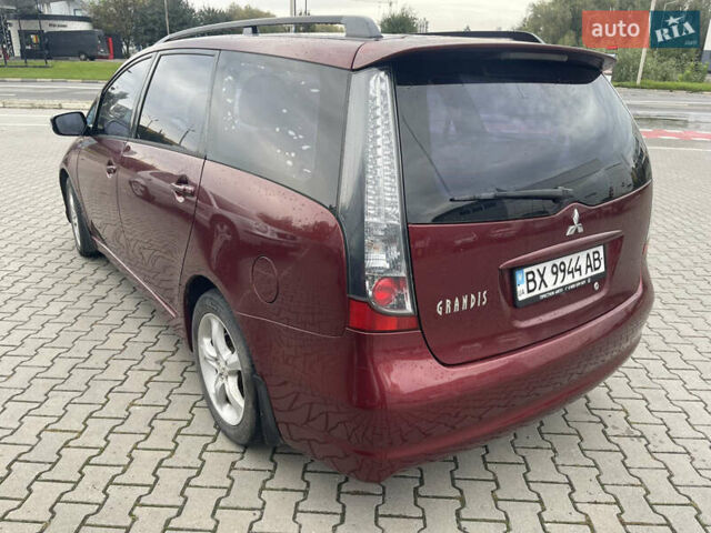 Красный Мицубиси Грандис, объемом двигателя 2.38 л и пробегом 117 тыс. км за 6999 $, фото 2 на Automoto.ua