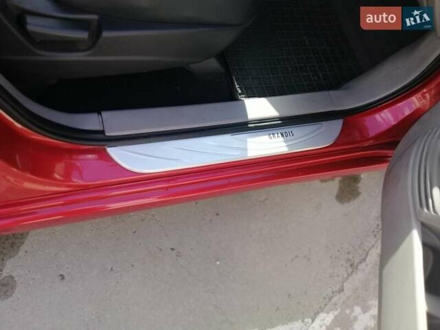 Красный Мицубиси Грандис, объемом двигателя 1.97 л и пробегом 235 тыс. км за 7100 $, фото 21 на Automoto.ua