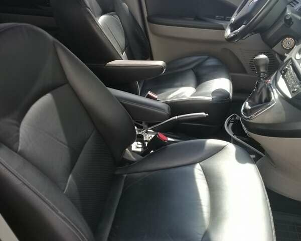 Красный Мицубиси Грандис, объемом двигателя 1.97 л и пробегом 235 тыс. км за 7100 $, фото 22 на Automoto.ua