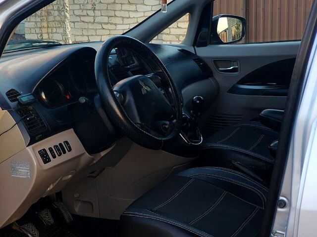 Міцубісі Грандіс, об'ємом двигуна 2 л та пробігом 230 тис. км за 7500 $, фото 3 на Automoto.ua