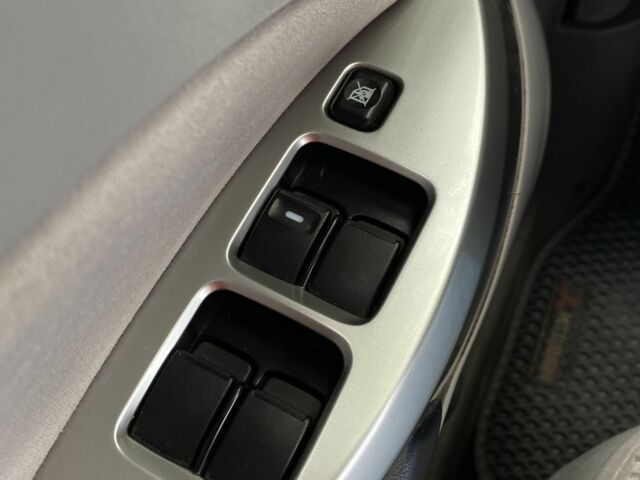 Сірий Міцубісі Грандіс, об'ємом двигуна 0 л та пробігом 306 тис. км за 6200 $, фото 3 на Automoto.ua