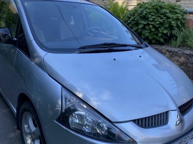 Сірий Міцубісі Грандіс, об'ємом двигуна 0 л та пробігом 306 тис. км за 6200 $, фото 5 на Automoto.ua