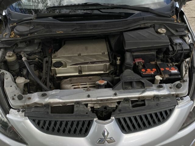 Сірий Міцубісі Грандіс, об'ємом двигуна 0 л та пробігом 306 тис. км за 6200 $, фото 8 на Automoto.ua