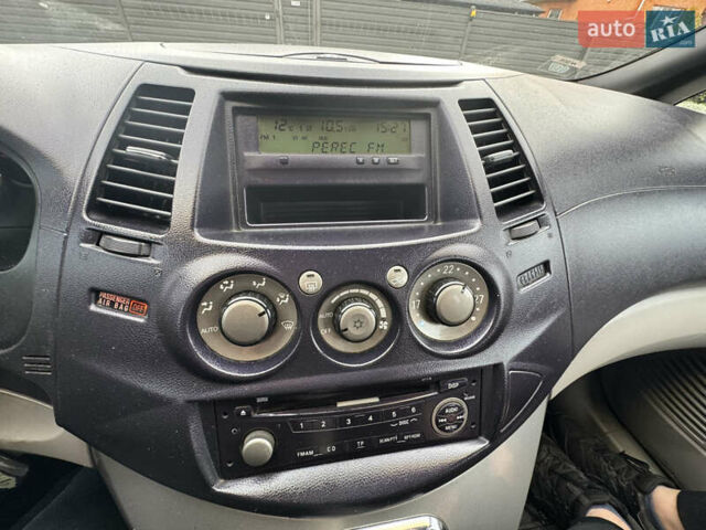 Сірий Міцубісі Грандіс, об'ємом двигуна 2.4 л та пробігом 396 тис. км за 3999 $, фото 37 на Automoto.ua