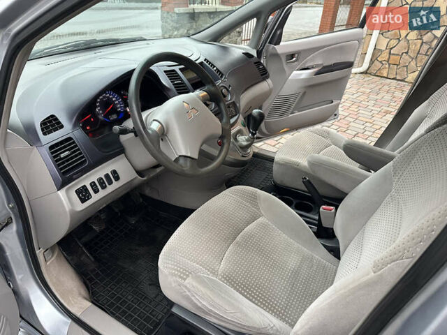 Серый Мицубиси Грандис, объемом двигателя 2.4 л и пробегом 263 тыс. км за 5300 $, фото 16 на Automoto.ua