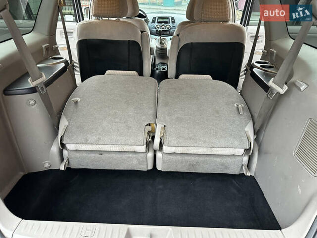 Серый Мицубиси Грандис, объемом двигателя 2.4 л и пробегом 263 тыс. км за 5300 $, фото 21 на Automoto.ua
