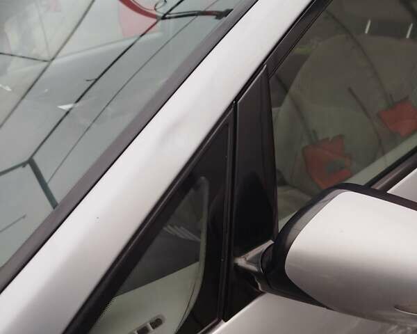 Сірий Міцубісі Грандіс, об'ємом двигуна 2.4 л та пробігом 289 тис. км за 6000 $, фото 13 на Automoto.ua