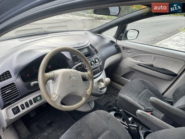Сірий Міцубісі Грандіс, об'ємом двигуна 2.4 л та пробігом 396 тис. км за 3999 $, фото 30 на Automoto.ua