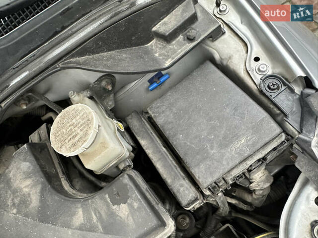 Серый Мицубиси Грандис, объемом двигателя 2.4 л и пробегом 263 тыс. км за 5300 $, фото 25 на Automoto.ua