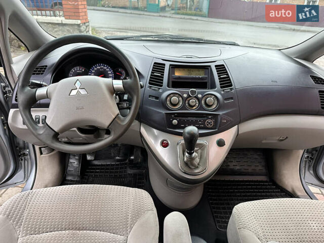 Серый Мицубиси Грандис, объемом двигателя 2.4 л и пробегом 263 тыс. км за 5300 $, фото 10 на Automoto.ua