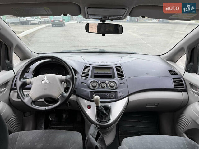 Сірий Міцубісі Грандіс, об'ємом двигуна 2.4 л та пробігом 286 тис. км за 4350 $, фото 8 на Automoto.ua