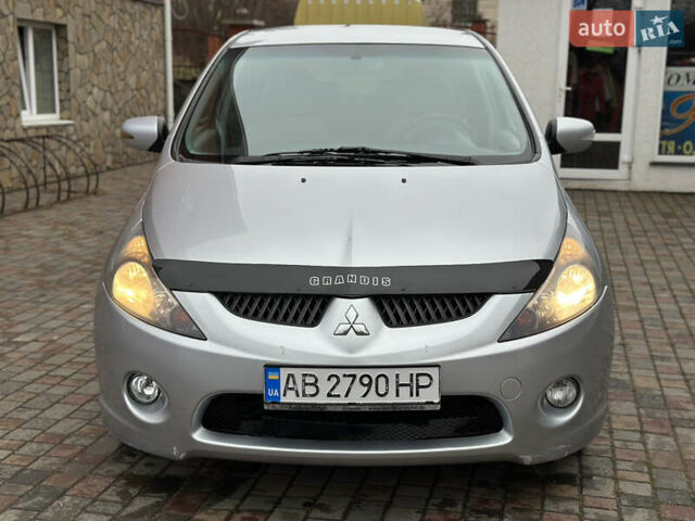 Серый Мицубиси Грандис, объемом двигателя 2.4 л и пробегом 263 тыс. км за 5300 $, фото 7 на Automoto.ua