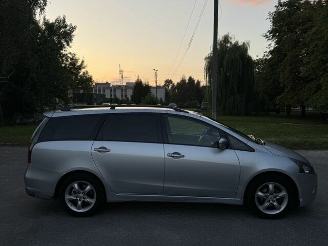 Сірий Міцубісі Грандіс, об'ємом двигуна 2.4 л та пробігом 258 тис. км за 6000 $, фото 2 на Automoto.ua