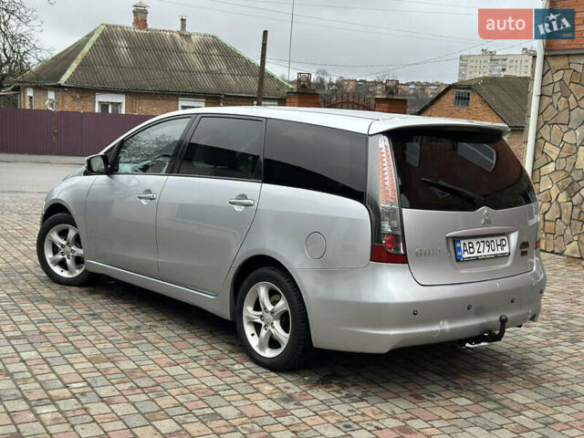Серый Мицубиси Грандис, объемом двигателя 2.4 л и пробегом 263 тыс. км за 5300 $, фото 1 на Automoto.ua
