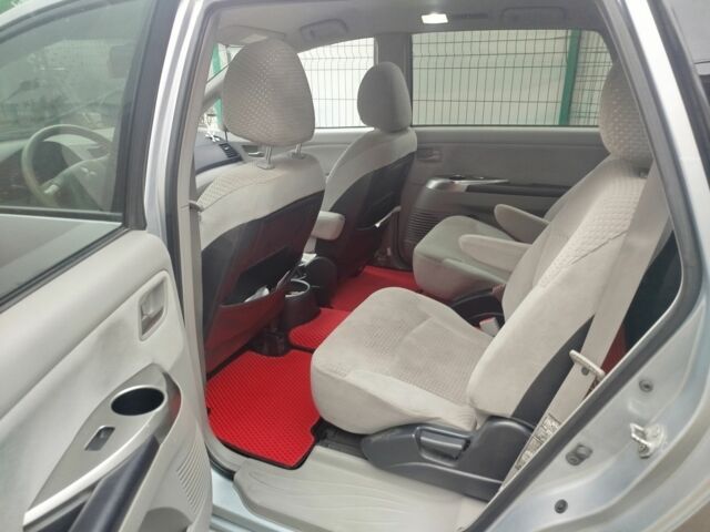 Сірий Міцубісі Грандіс, об'ємом двигуна 2.4 л та пробігом 288 тис. км за 6000 $, фото 1 на Automoto.ua