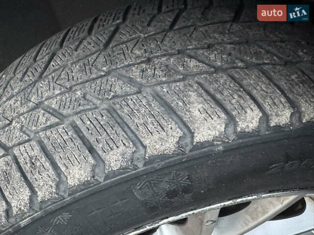 Сірий Міцубісі Грандіс, об'ємом двигуна 2.4 л та пробігом 396 тис. км за 3999 $, фото 1 на Automoto.ua