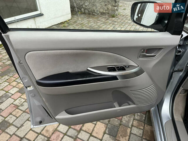 Серый Мицубиси Грандис, объемом двигателя 2.4 л и пробегом 263 тыс. км за 5300 $, фото 19 на Automoto.ua