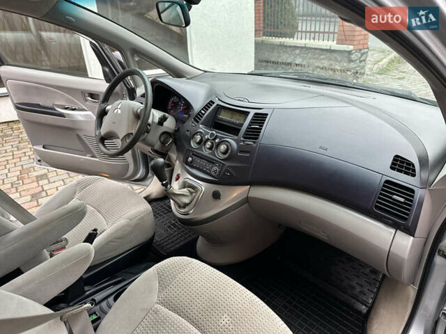 Серый Мицубиси Грандис, объемом двигателя 2.4 л и пробегом 263 тыс. км за 5300 $, фото 9 на Automoto.ua