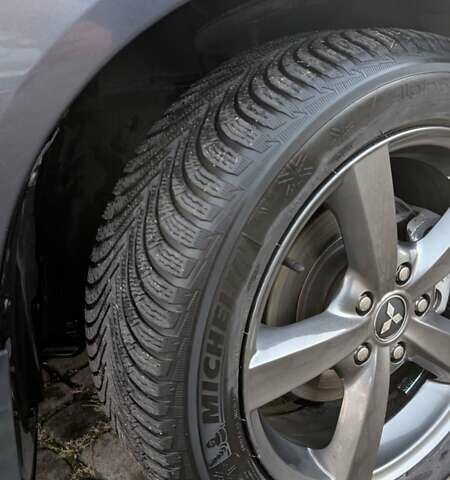 Серый Мицубиси Грандис, объемом двигателя 2 л и пробегом 282 тыс. км за 6700 $, фото 3 на Automoto.ua