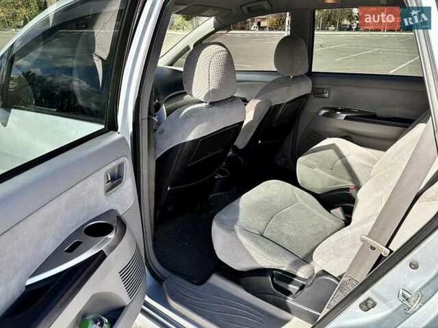 Серый Мицубиси Грандис, объемом двигателя 2.4 л и пробегом 227 тыс. км за 5100 $, фото 2 на Automoto.ua