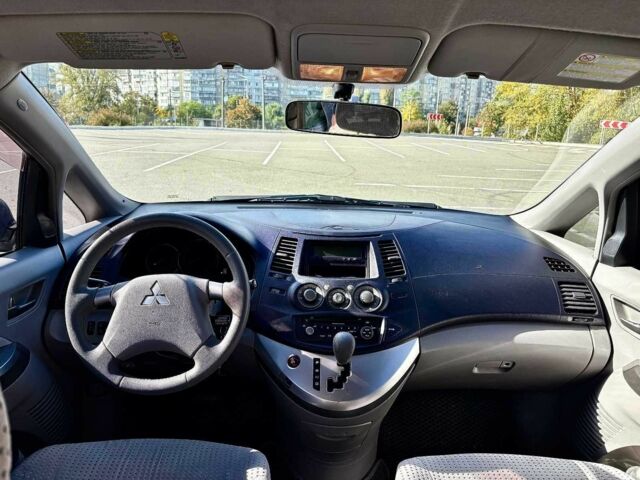 Сірий Міцубісі Грандіс, об'ємом двигуна 2.4 л та пробігом 227 тис. км за 5200 $, фото 4 на Automoto.ua