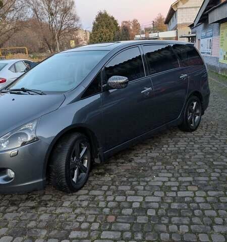 Серый Мицубиси Грандис, объемом двигателя 2 л и пробегом 282 тыс. км за 6700 $, фото 1 на Automoto.ua