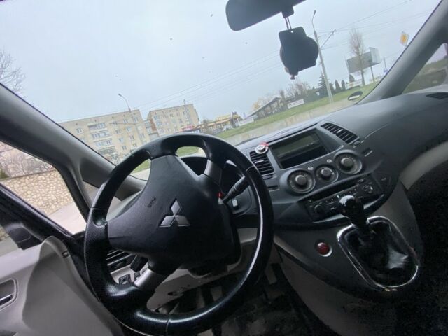 Серый Мицубиси Грандис, объемом двигателя 2 л и пробегом 290 тыс. км за 5700 $, фото 4 на Automoto.ua