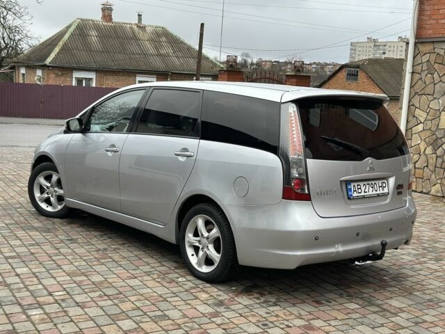 Серый Мицубиси Грандис, объемом двигателя 2.4 л и пробегом 263 тыс. км за 5300 $, фото 1 на Automoto.ua
