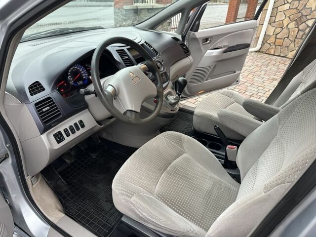 Серый Мицубиси Грандис, объемом двигателя 2.4 л и пробегом 263 тыс. км за 5300 $, фото 17 на Automoto.ua