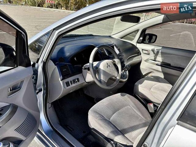 Серый Мицубиси Грандис, объемом двигателя 2.4 л и пробегом 227 тыс. км за 5100 $, фото 9 на Automoto.ua