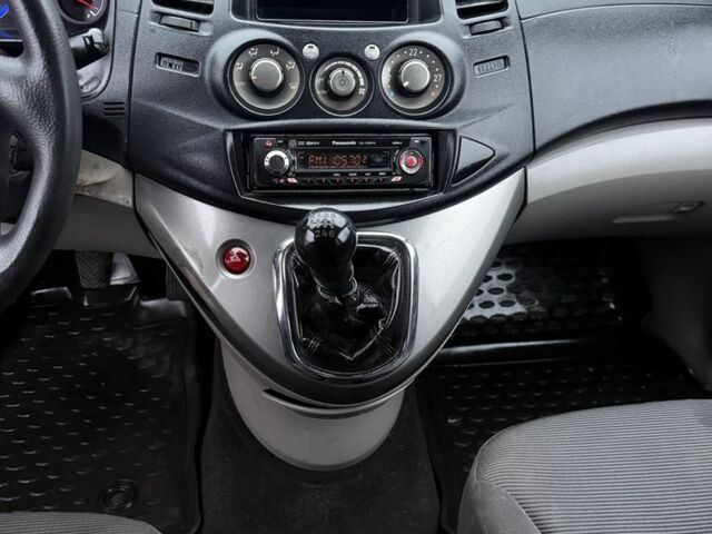 Серый Мицубиси Грандис, объемом двигателя 2 л и пробегом 200 тыс. км за 2450 $, фото 12 на Automoto.ua