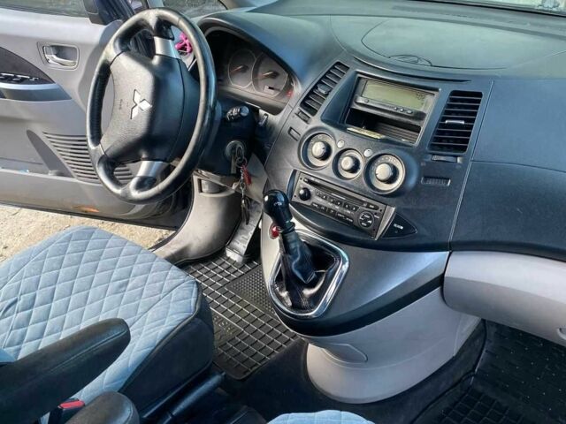 Серый Мицубиси Грандис, объемом двигателя 2 л и пробегом 280 тыс. км за 5800 $, фото 5 на Automoto.ua