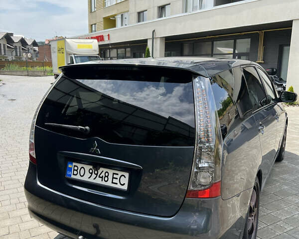 Сірий Міцубісі Грандіс, об'ємом двигуна 2 л та пробігом 285 тис. км за 7000 $, фото 32 на Automoto.ua