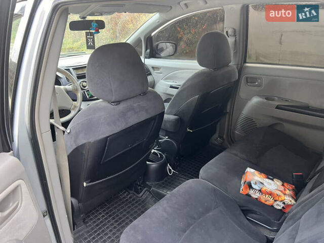 Сірий Міцубісі Грандіс, об'ємом двигуна 2.38 л та пробігом 430 тис. км за 5900 $, фото 3 на Automoto.ua