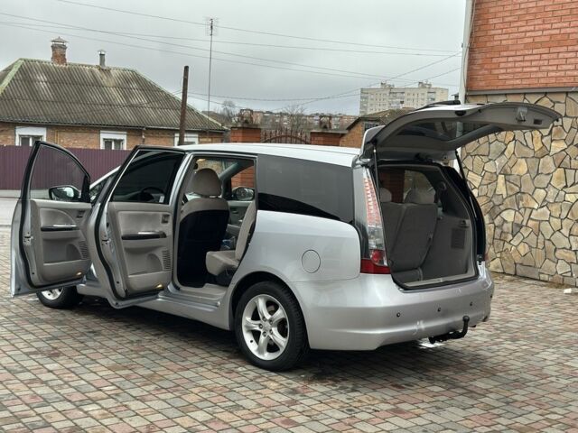 Серый Мицубиси Грандис, объемом двигателя 2.4 л и пробегом 263 тыс. км за 5300 $, фото 3 на Automoto.ua