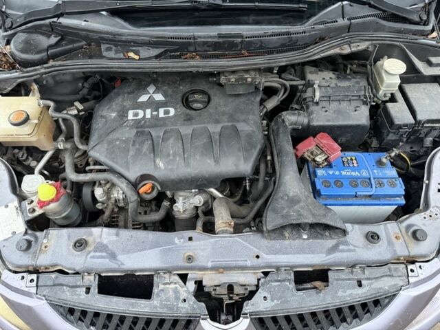 Серый Мицубиси Грандис, объемом двигателя 2 л и пробегом 200 тыс. км за 2450 $, фото 15 на Automoto.ua