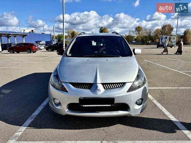 Серый Мицубиси Грандис, объемом двигателя 2.4 л и пробегом 227 тыс. км за 5100 $, фото 1 на Automoto.ua