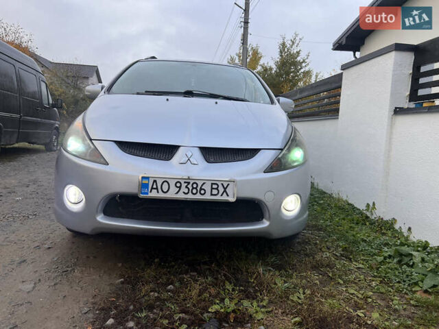 Сірий Міцубісі Грандіс, об'ємом двигуна 2.38 л та пробігом 430 тис. км за 5900 $, фото 1 на Automoto.ua